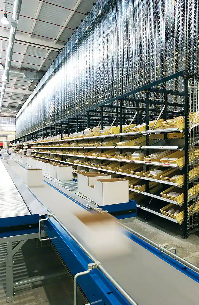 Carton flow pick module with multi-level structure