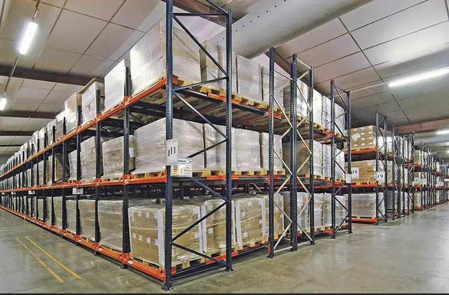 Roller conveyor line for order fulfillment