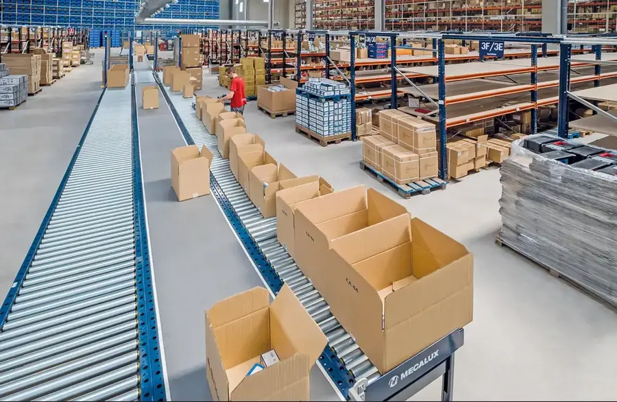 Conveyor curve connecting two processing lines