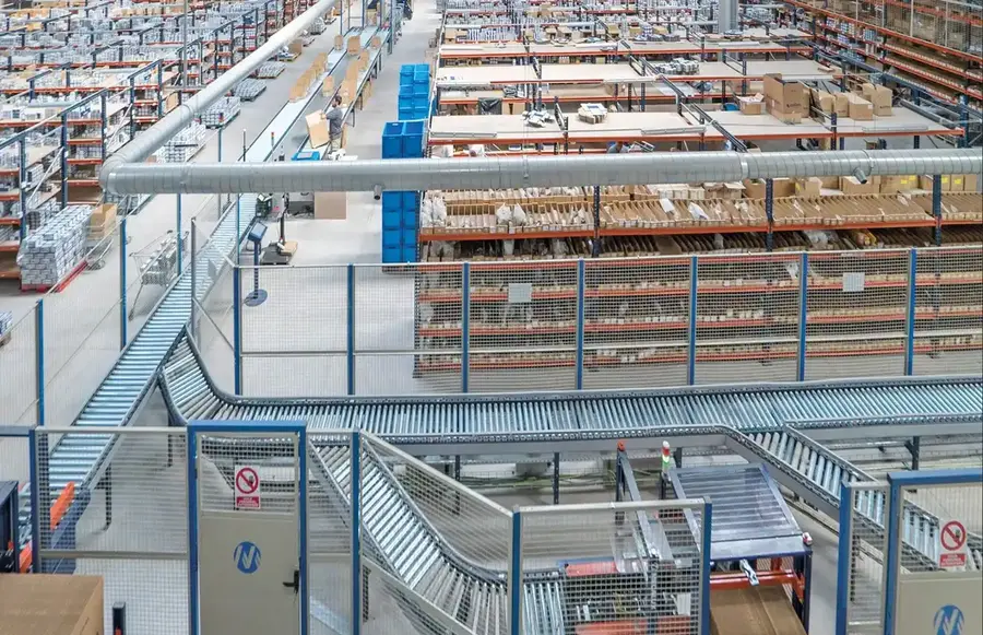 Conveyor system with barcode scan tunnel