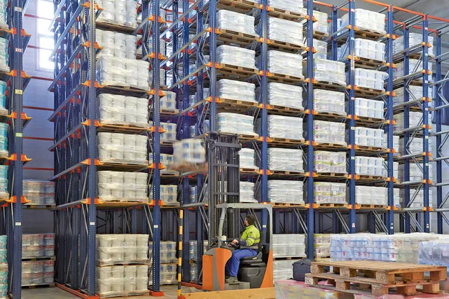 Drive-in rack loaded with uniform product pallets
