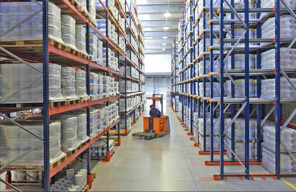 Pallet racking row end with load capacity sign