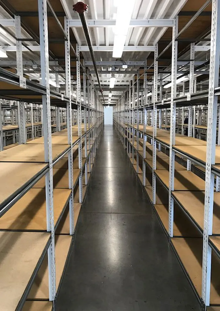 Shelving with bin dividers for small parts