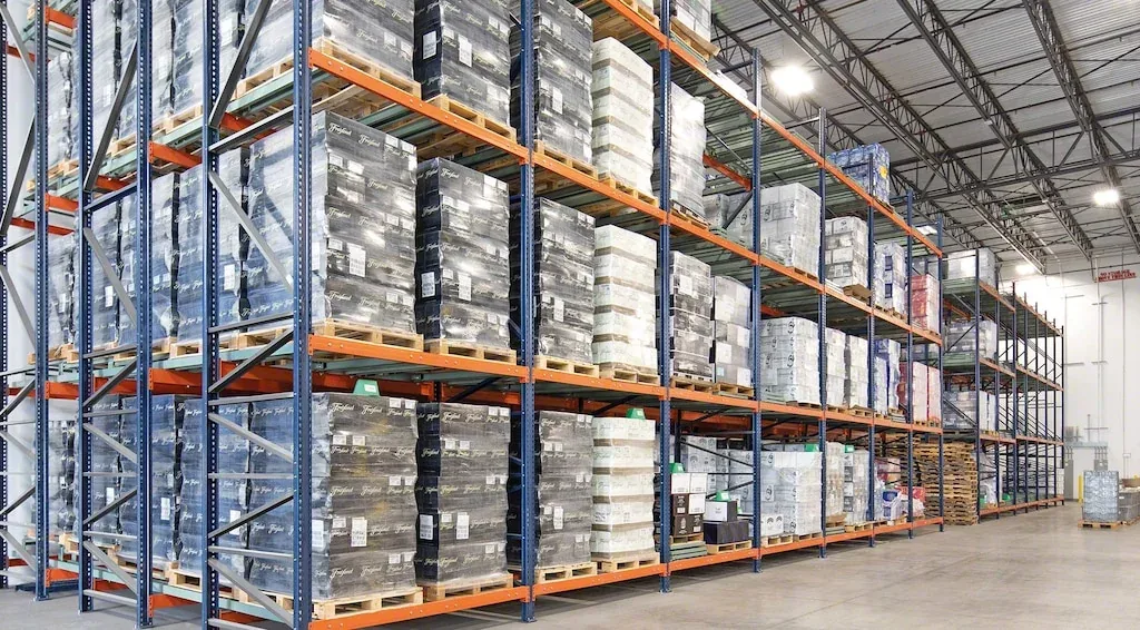 Warehouse storage system with industrial pallet and cantilever-style racking
